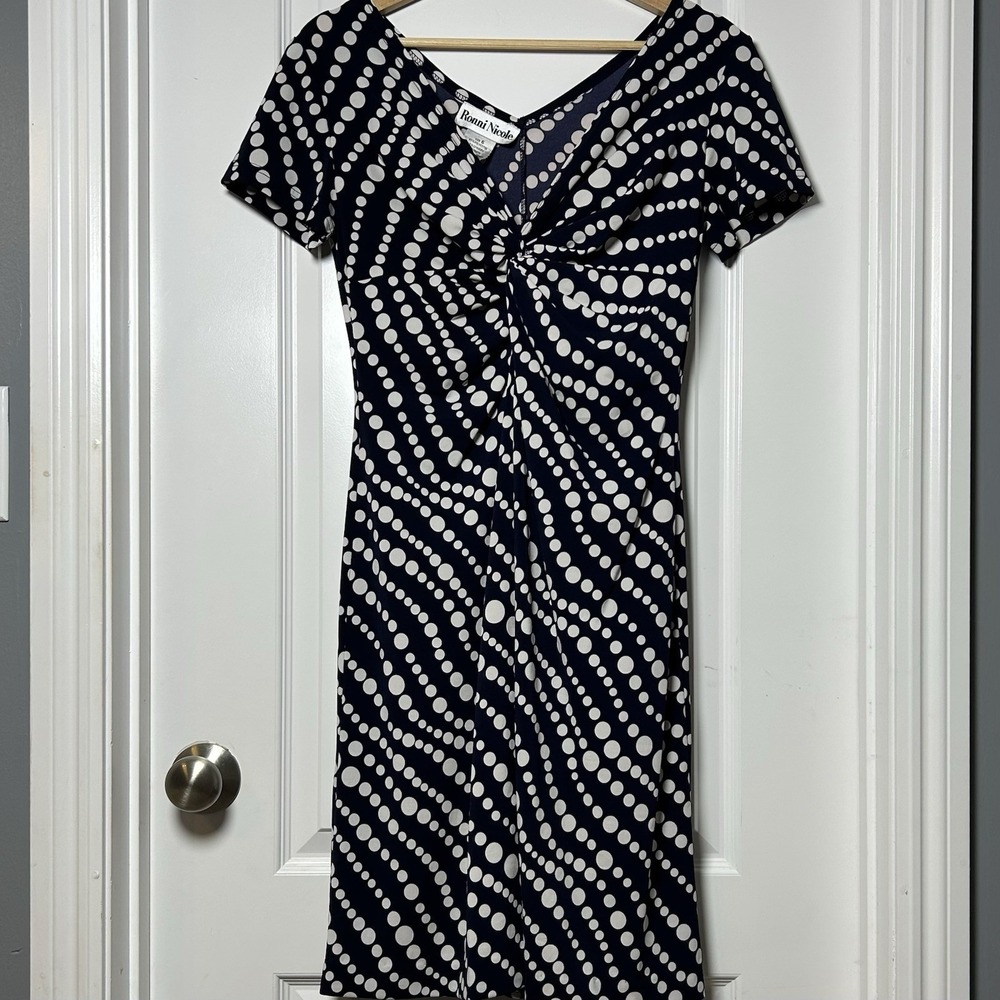 Ronni Nicole Navy White Swirl Op Art Polka Dot Twist Knot V-Neck Fitted Dress